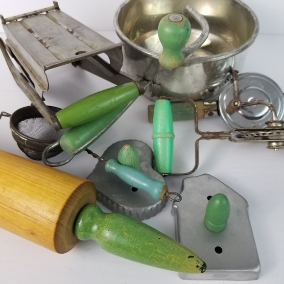 Lot of 8 Vintage Kitchen Gadgets w/ Green Handles - Picture 15 of 16